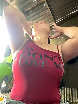 Snapshot of Linaannn chatting on October 12, 2025, 2:43 am Linaannn online show from October 12, 2025, 2:43 am