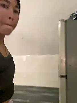 Linaannn online show from November 12, 2025, 2:12 am