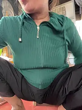 Linaannn online show from June 25, 2026, 7:02 am