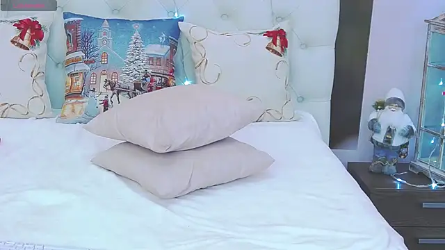 VioletUmi online show from December 25, 2024, 2:34 pm