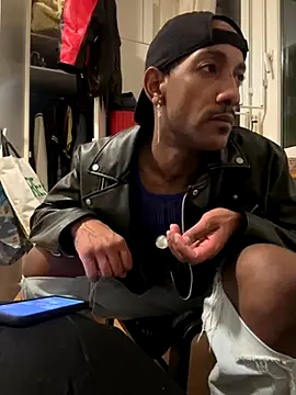 Snapshot of esteraulxxx chatting on September 22, 2025, 10:23 pm esteraulxxx online show from September 22, 2025, 10:23 pm