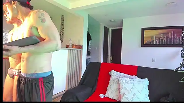 Snapshot of MARCELOANDLUCIAN chatting on January 13, 2026, 10:59 pm MARCELOANDLUCIAN online show from January 13, 2026, 10:59 pm