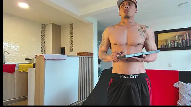 Snapshot of MARCELOANDLUCIAN chatting on January 14, 2026, 10:03 pm MARCELOANDLUCIAN online show from January 14, 2026, 10:03 pm