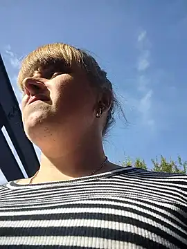 CoddessCrystal online show from September 17, 2025, 8:49 am