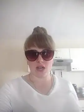CoddessCrystal online show from June 14, 2026, 1:13 pm