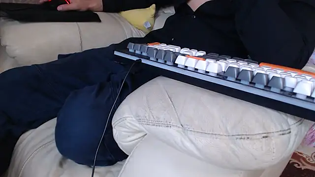 MrStraightDik online show from November 18, 2025, 2:32 pm