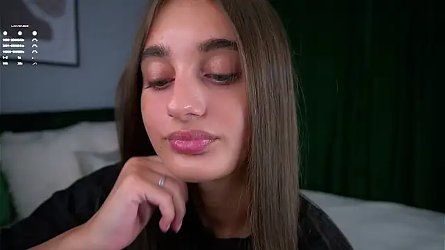 Snapshot of PiquingOgalala chatting on October 19, 2025, 12:55 am PiquingOgalala online show from October 19, 2025, 12:55 am