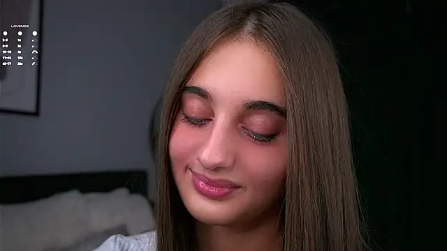 Snapshot of PiquingOgalala chatting on November 4, 2025, 1:27 am PiquingOgalala online show from November 4, 2025, 1:27 am