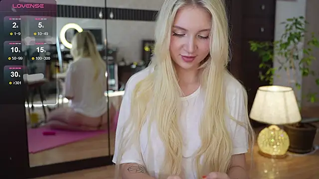 LunaLissa online show from September 23, 2025, 4:48 am