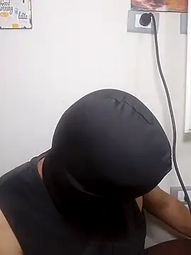 Snapshot of Nisreenn chatting on October 22, 2025, 11:48 pm Nisreenn online show from October 22, 2025, 11:48 pm