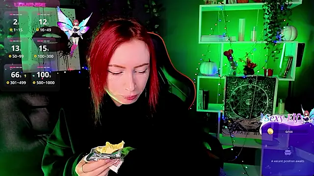  HelenCarter online show from December 3, 2024, 8:39 pm