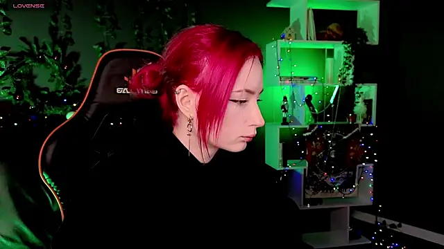  HelenCarter online show from December 25, 2024, 8:50 pm