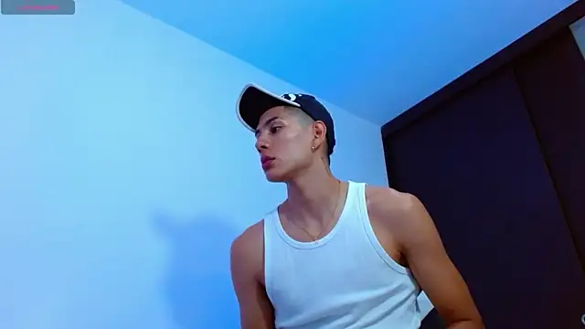 Valerio 20 online show from March 17, 2025, 10:49 pm