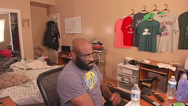 Snapshot of MrChuckDailyXXX chatting on November 5, 2025, 3:01 pm MrChuckDailyXXX online show from November 5, 2025, 3:01 pm