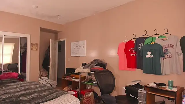 Snapshot of MrChuckDailyXXX chatting on November 6, 2025, 1:45 pm MrChuckDailyXXX online show from November 6, 2025, 1:45 pm