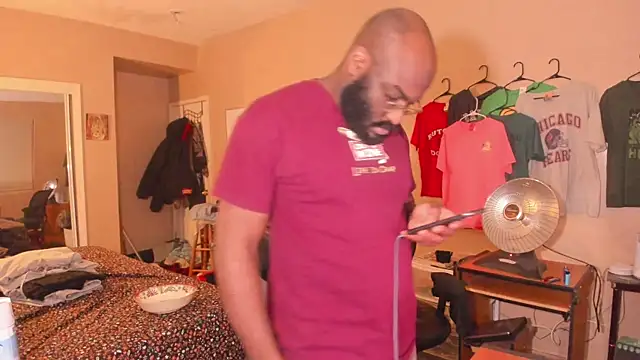 Snapshot of MrChuckDailyXXX chatting on December 17, 2025, 6:30 am MrChuckDailyXXX online show from December 17, 2025, 6:30 am