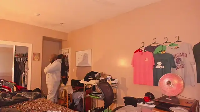 Snapshot of MrChuckDailyXXX chatting on January 7, 2026, 7:44 am MrChuckDailyXXX online show from January 7, 2026, 7:44 am