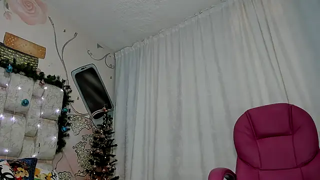 EMMA SWEETT1 online show from December 14, 2024, 12:23 pm