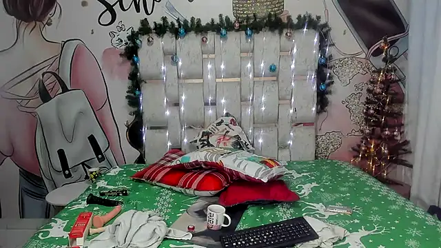EMMA SWEETT1 online show from December 16, 2024, 3:54 pm