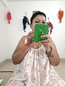 YOUR LOVELY-40 online show from November 11, 2025, 3:17 am