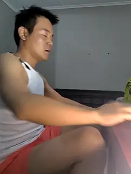 kisstoyousoon2024 online show from September 18, 2025, 5:04 pm