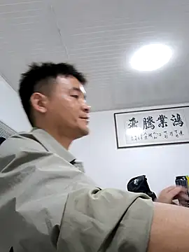 kisstoyousoon2024 online show from September 30, 2025, 7:19 pm