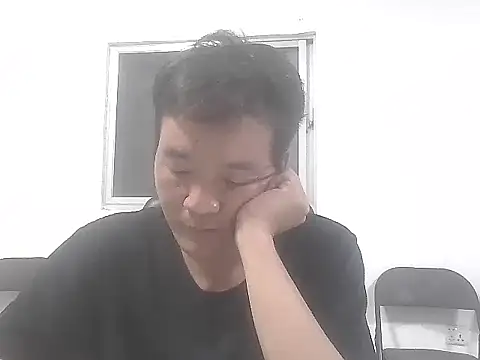 kisstoyousoon2024 online show from November 18, 2025, 8:02 pm