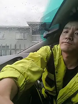 kisstoyousoon2024 online show from January 18, 2026, 5:55 am