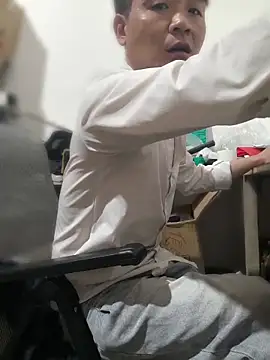 kisstoyousoon2024 online show from February 28, 2026, 7:20 am