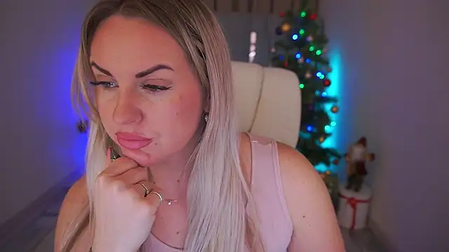 KiraCandyS online show from December 24, 2024, 8:49 pm