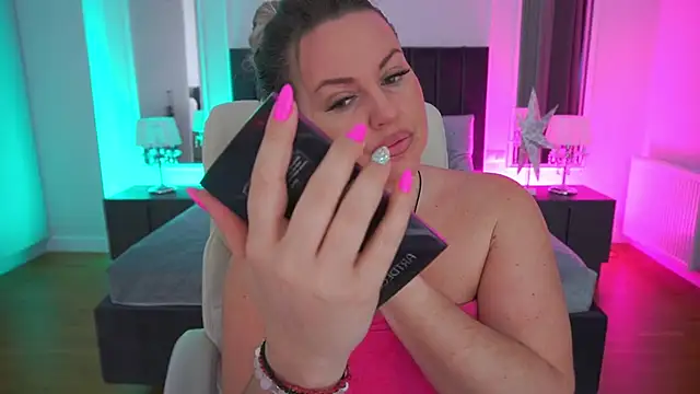 KiraCandyS online show from February 1, 2026, 3:10 pm