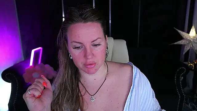 KiraCandyS online show from May 7, 2026, 8:25 pm