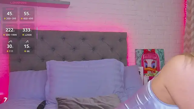 Snapshot of Born_to_Blow chatting on October 18, 2025, 1:19 am Born to Blow online show from October 18, 2025, 1:19 am