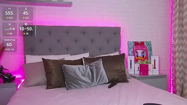 Snapshot of Born_to_Blow chatting on November 8, 2025, 1:17 am Born to Blow online show from November 8, 2025, 1:17 am