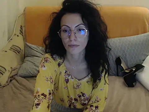 Emmatoo online show from October 29, 2025, 8:32 pm