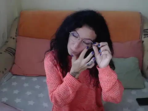 Emmatoo online show from November 6, 2025, 1:45 pm