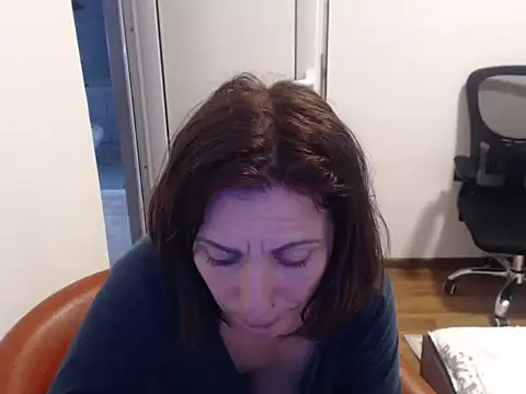 Emmatoo online show from March 22, 2026, 6:44 pm