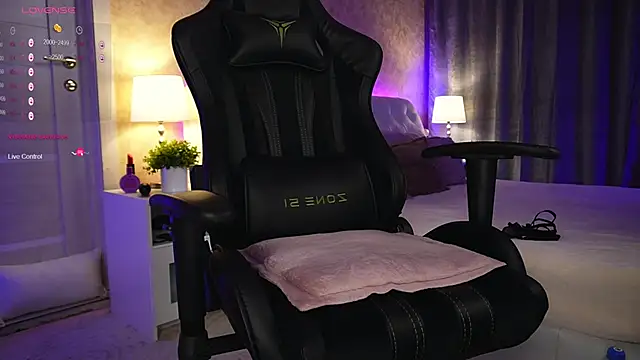 Amely Young online show from December 5, 2024, 3:48 am