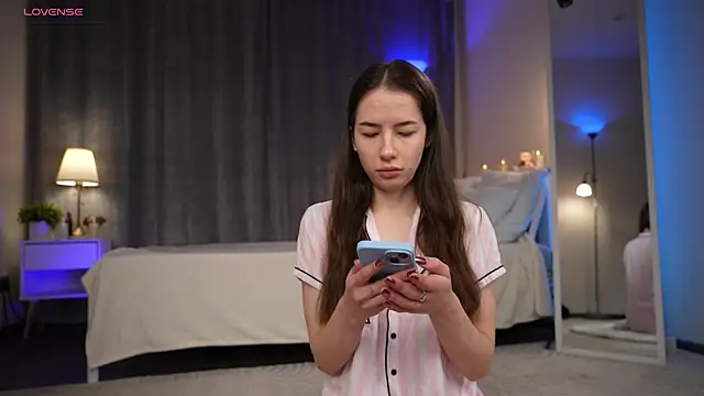 Amely Young online show from November 17, 2025, 2:17 am