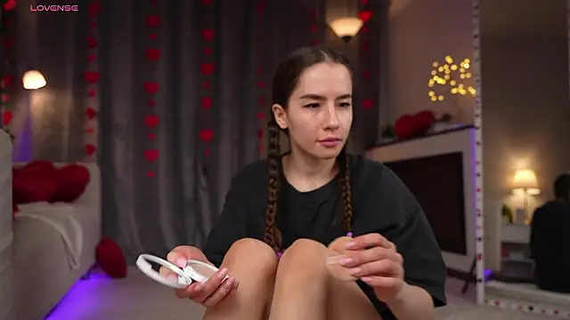 Amely Young online show from February 14, 2026, 2:08 am