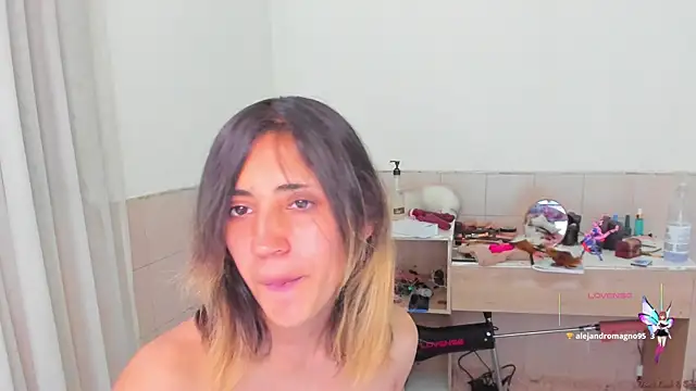 linnie  online show from September 19, 2025, 10:21 pm