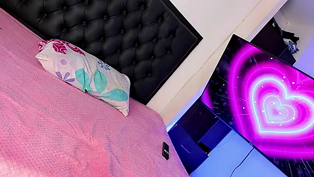 Snapshot of Maryonthemoon chatting on September 27, 2025, 4:06 am Maryonthemoon online show from September 27, 2025, 4:06 am