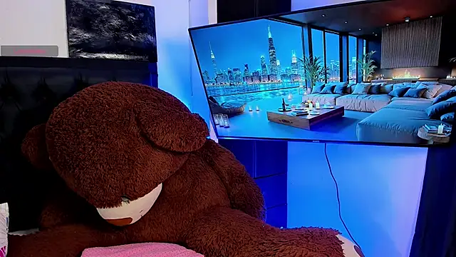 Maryonthemoon online show from November 11, 2025, 3:06 am