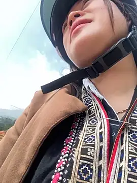 Hellen 111 online show from October 12, 2025, 3:16 am