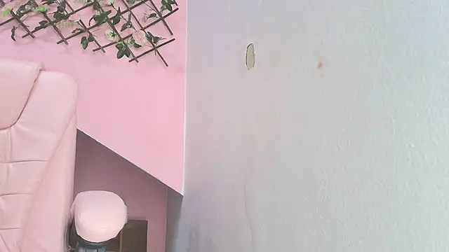 Snapshot of meribeth303av chatting on March 16, 2025, 2:43 am meribeth303av online show from March 16, 2025, 2:43 am