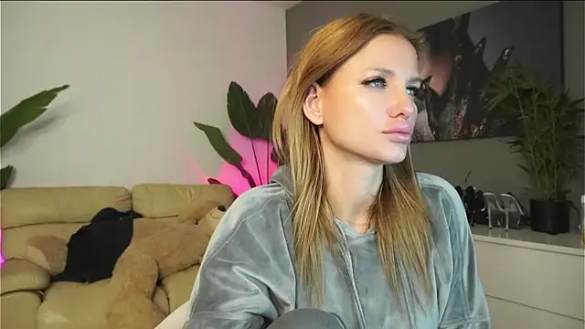 SweetBlondy35 online show from November 14, 2025, 5:55 pm