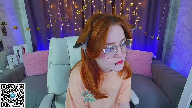 Moxy Foxy online show from March 5, 2025, 1:10 am