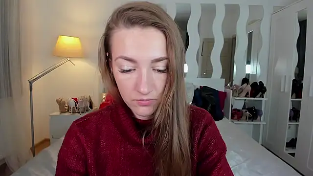 Snapshot of KateRedgar chatting on February 19, 2025, 2:01 pm KateRedgar online show from February 19, 2025, 2:01 pm