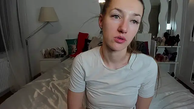 Snapshot of KateRedgar chatting on March 22, 2025, 11:53 pm KateRedgar online show from March 22, 2025, 11:53 pm
