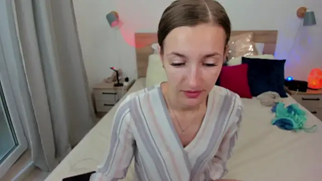 Snapshot of KateRedgar chatting on September 8, 2025, 3:44 pm KateRedgar online show from September 8, 2025, 3:44 pm